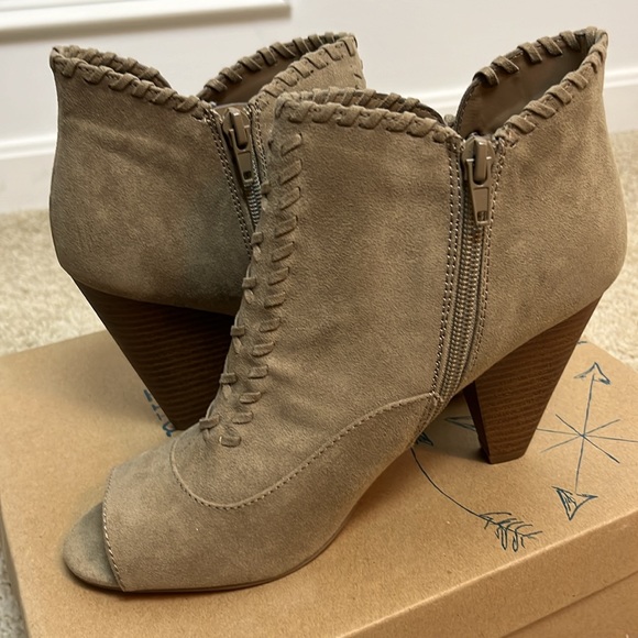 NEW in box!!! Indigo Rd Finn Ankle Shootie - Picture 3 of 8